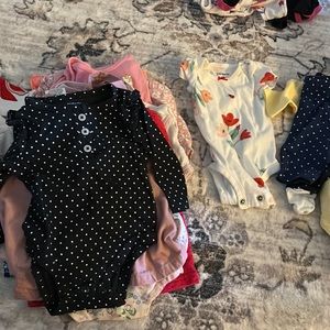LOT OF BABY GIRL CLOTHES from NB - 3/6 months!!
